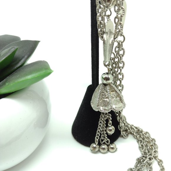 Bright Silvertone  26" Cable Chain  Necklace with Bell Like Dangle - Picture 7 of 8